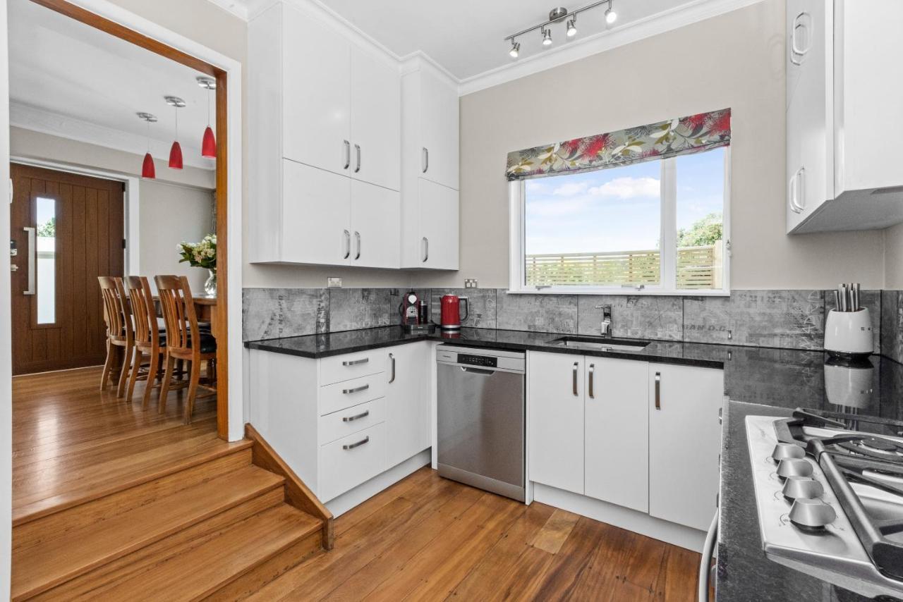 Live Large In The Village Havelock North Exterior foto